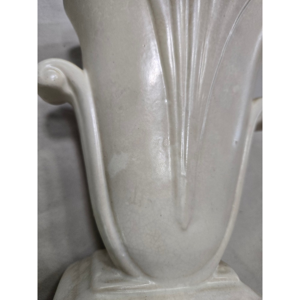 Red Wing USA 886 Vintage Art Deco Fan Vase Cream Pottery Scrolled Handle